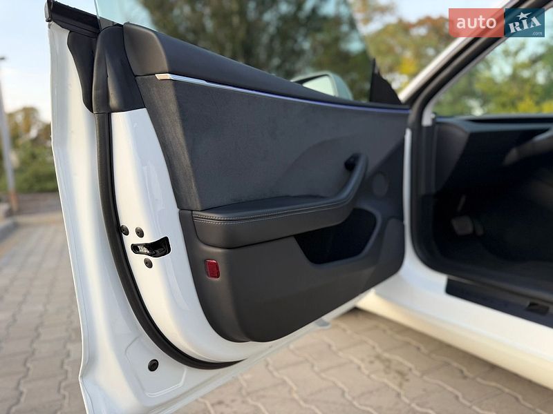 Седан Tesla Model 3 2024 в Николаеве