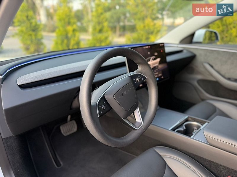 Седан Tesla Model 3 2024 в Миколаєві