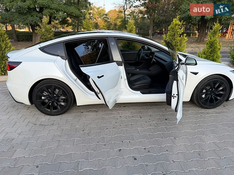 Седан Tesla Model 3 2024 в Николаеве