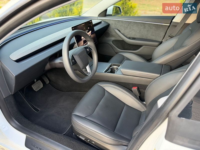 Седан Tesla Model 3 2024 в Миколаєві