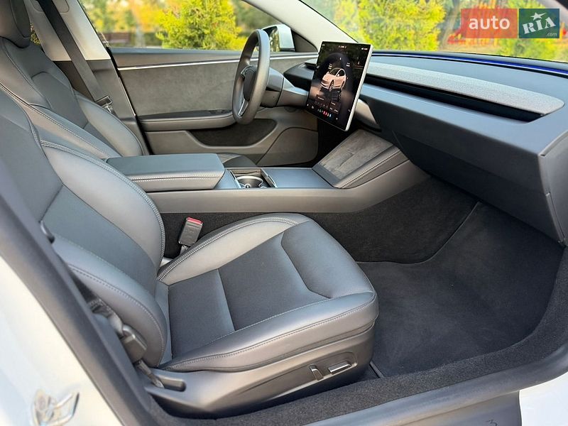 Седан Tesla Model 3 2024 в Николаеве