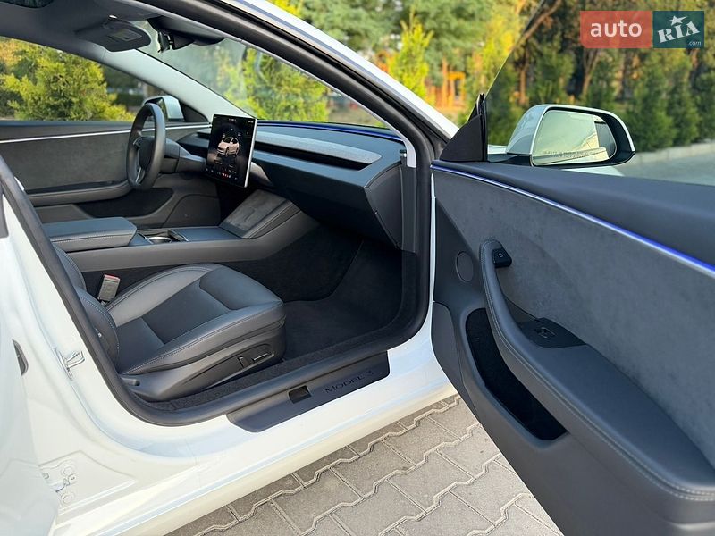 Седан Tesla Model 3 2024 в Николаеве