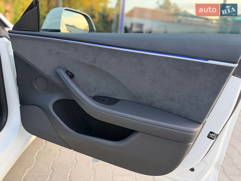 Седан Tesla Model 3 2024 в Николаеве