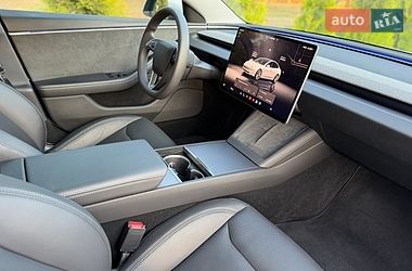 Седан Tesla Model 3 2024 в Николаеве
