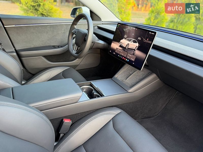 Седан Tesla Model 3 2024 в Николаеве