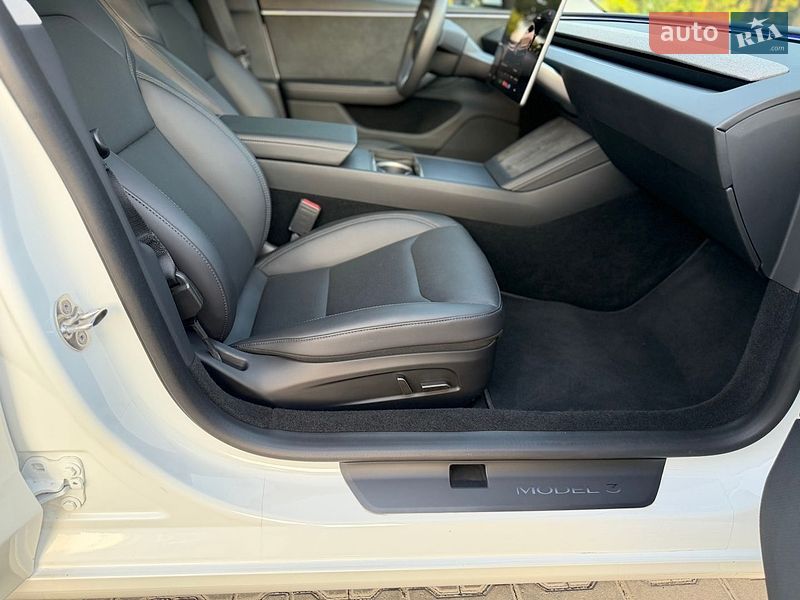 Седан Tesla Model 3 2024 в Николаеве