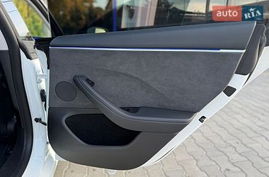 Седан Tesla Model 3 2024 в Миколаєві