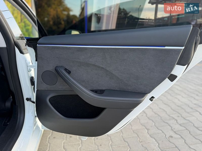 Седан Tesla Model 3 2024 в Миколаєві