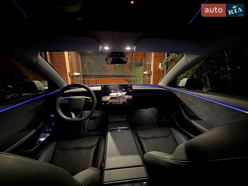 Седан Tesla Model 3 2024 в Николаеве
