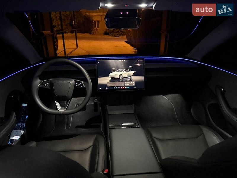 Седан Tesla Model 3 2024 в Николаеве