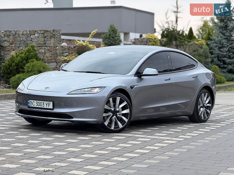 Седан Tesla Model 3 2025 в Стрию