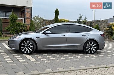 Седан Tesla Model 3 2025 в Стрию