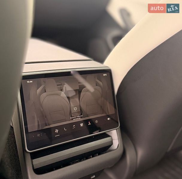 Седан Tesla Model 3 2025 в Стрию