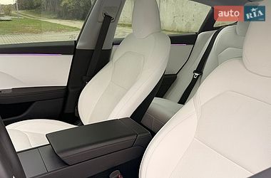 Седан Tesla Model 3 2025 в Стрию
