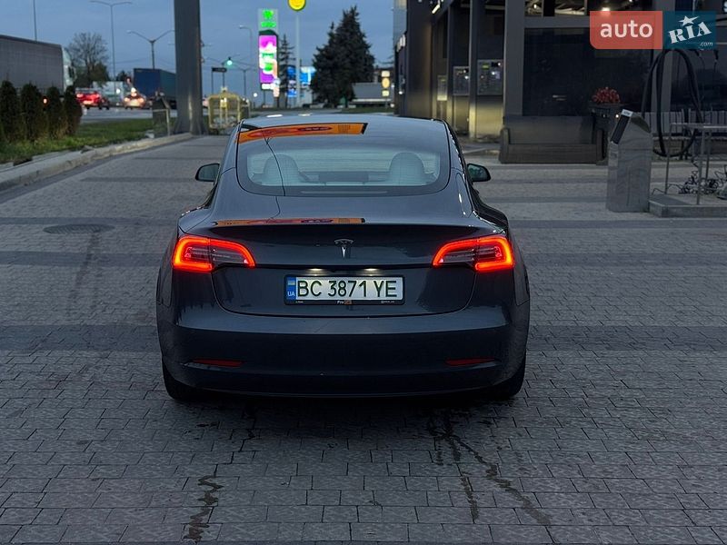Седан Tesla Model 3 2022 в Львове