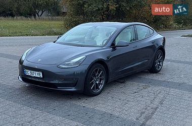 Седан Tesla Model 3 2022 в Львове