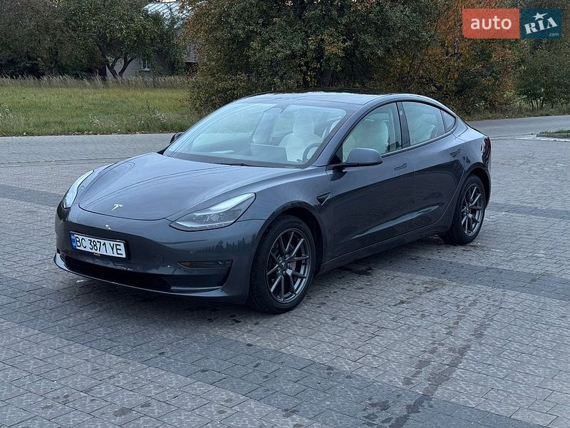 Седан Tesla Model 3 2022 в Львове