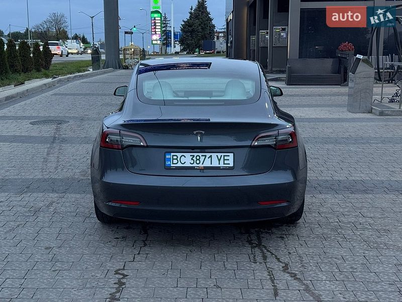 Седан Tesla Model 3 2022 в Львове