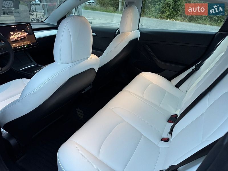 Седан Tesla Model 3 2022 в Львове