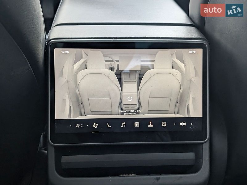Седан Tesla Model 3 2024 в Луцьку