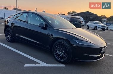Седан Tesla Model 3 2023 в Києві