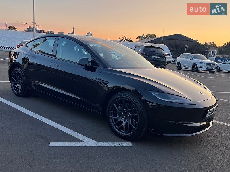 Седан Tesla Model 3 2023 в Києві
