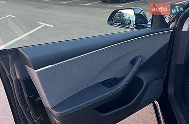 Седан Tesla Model 3 2023 в Києві