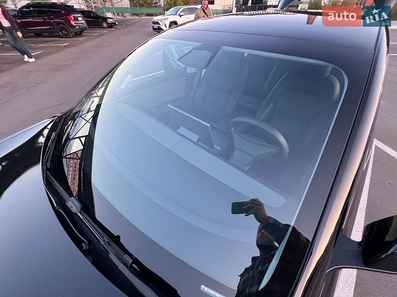 Седан Tesla Model 3 2023 в Києві