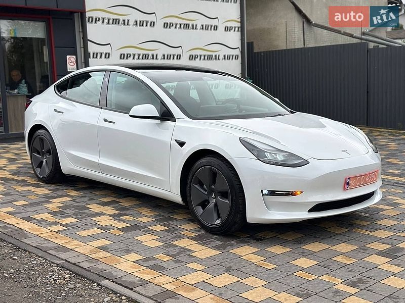 Седан Tesla Model 3 2023 в Львові