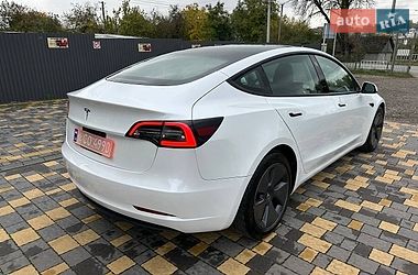 Седан Tesla Model 3 2023 в Львові