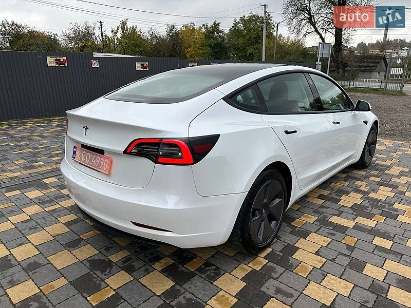 Седан Tesla Model 3 2023 в Львові