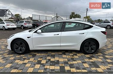 Седан Tesla Model 3 2023 в Львові