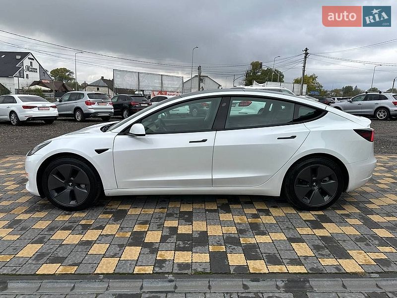 Седан Tesla Model 3 2023 в Львові
