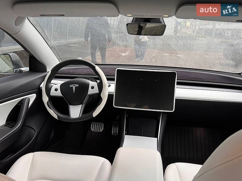 Седан Tesla Model 3 2019 в Киеве