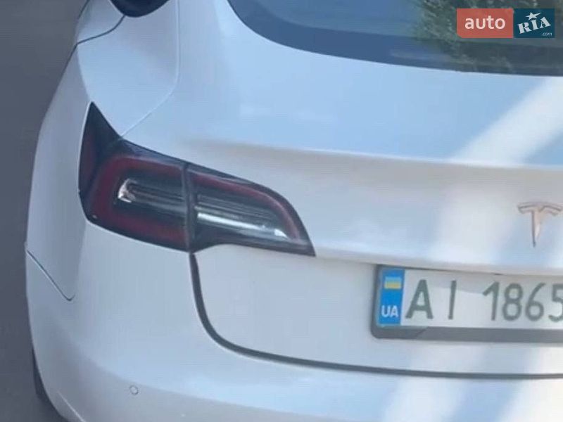 Седан Tesla Model 3 2021 в Кривому Розі