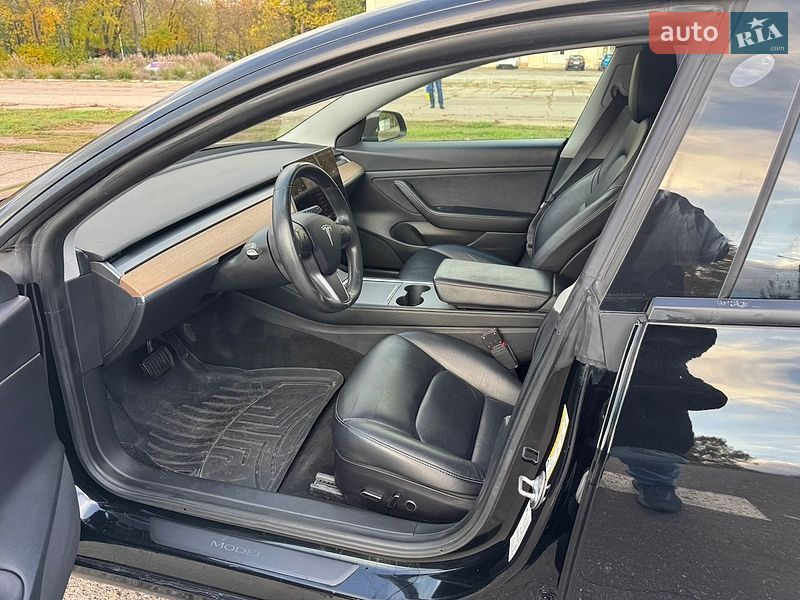Седан Tesla Model 3 2021 в Николаеве