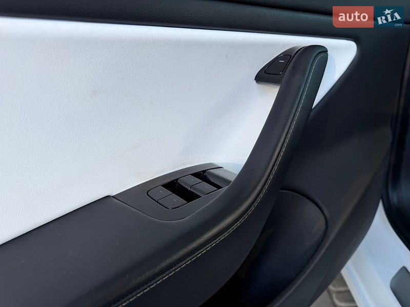 Седан Tesla Model 3 2019 в Вінниці