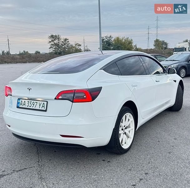Седан Tesla Model 3 2018 в Днепре