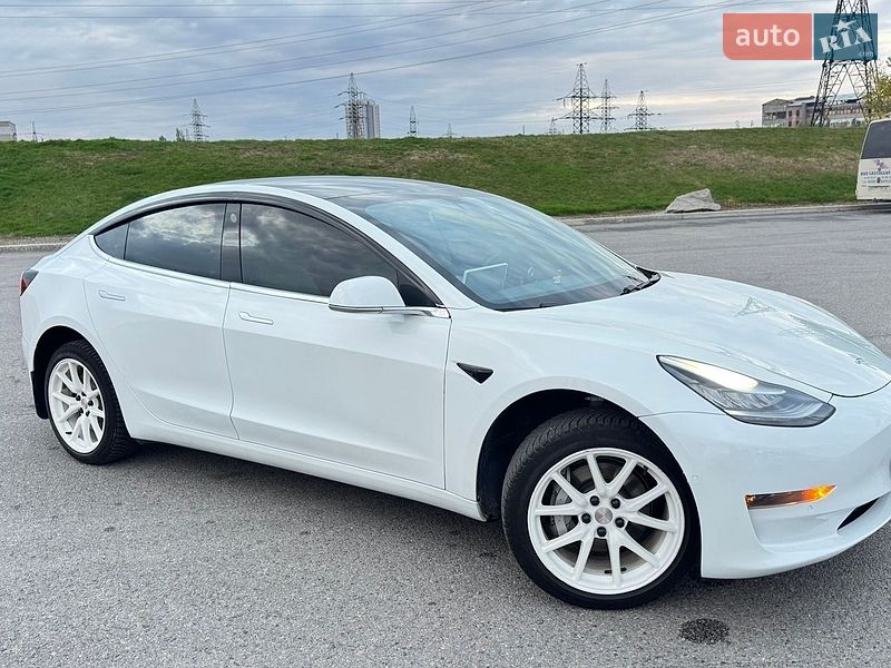Седан Tesla Model 3 2018 в Днепре