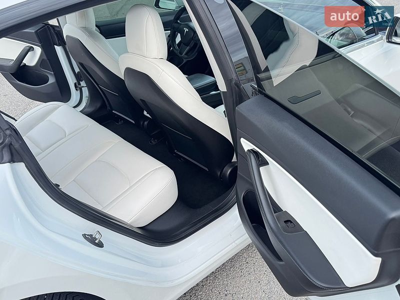 Седан Tesla Model 3 2018 в Днепре