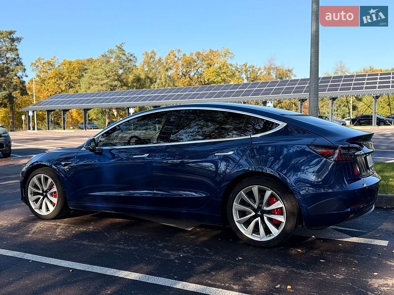 Седан Tesla Model 3 2018 в Киеве