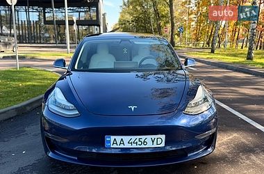 Седан Tesla Model 3 2018 в Киеве