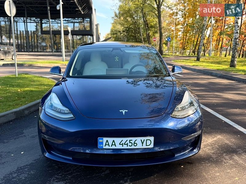 Седан Tesla Model 3 2018 в Киеве