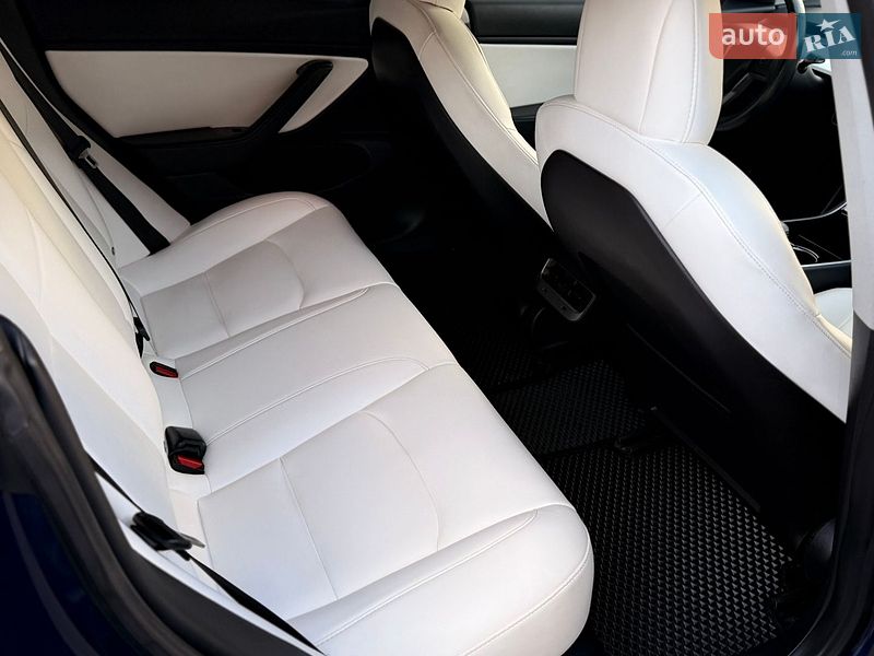 Седан Tesla Model 3 2018 в Киеве
