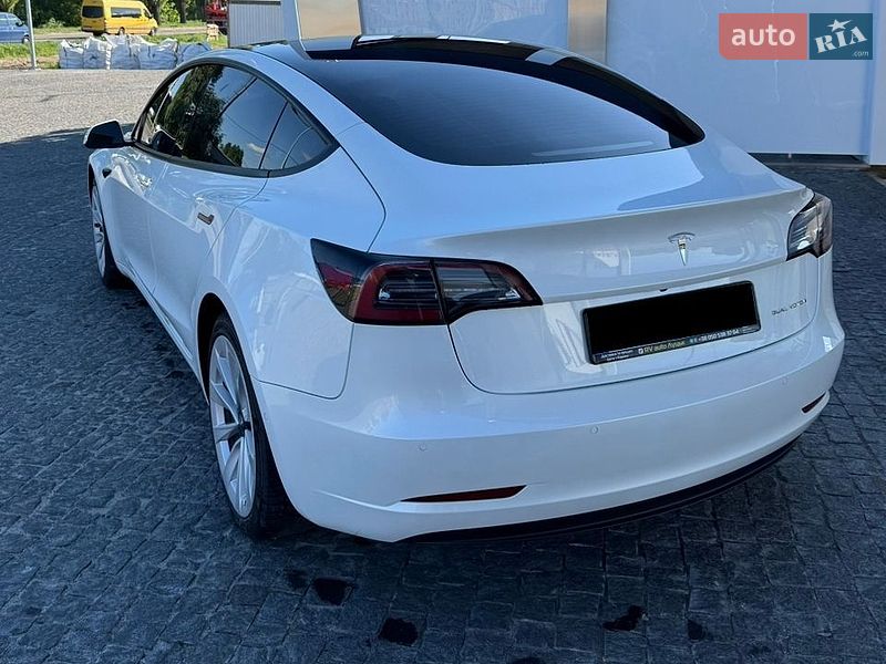 Седан Tesla Model 3 2021 в Києві