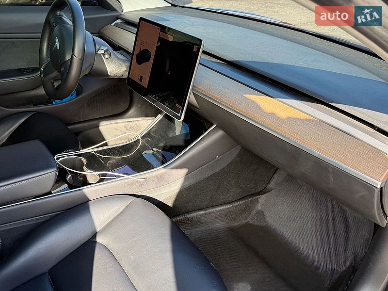 Седан Tesla Model 3 2019 в Днепре