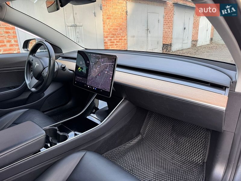Седан Tesla Model 3 2018 в Полтаве