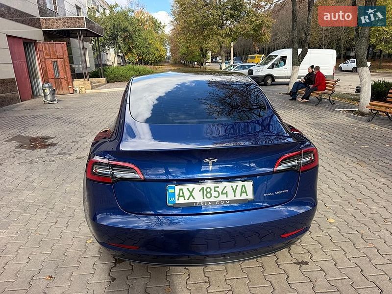Седан Tesla Model 3 2021 в Лозовой
