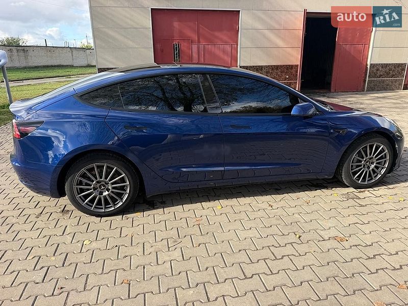 Седан Tesla Model 3 2021 в Лозовой