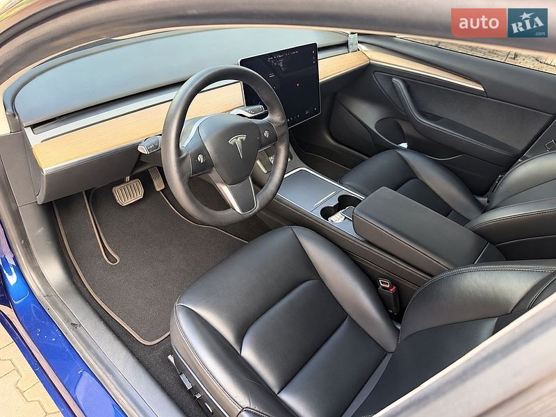 Седан Tesla Model 3 2021 в Лозовой